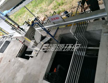 化妝品廢水處理過程中好氧池產(chǎn)生泡沫的原因？